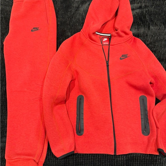 Boys Nike tech 2 piece - Picture 2 of 3